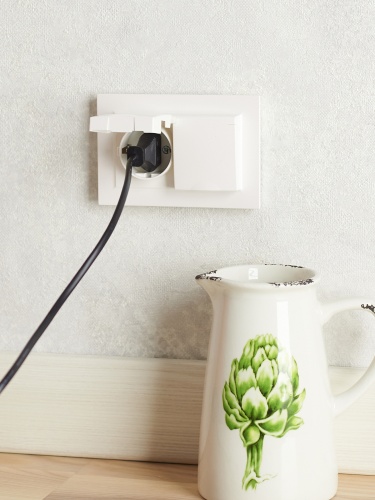 BRITE Розетка 2-местная с заземлением с защитными шторками и крышкой 16А в сборе IP44 РСбш12-3-44-БрЖ жемчуг | код BR-R26-16-44-K36-F | IEK фото 3