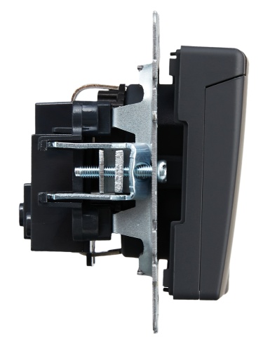 BRITE Розетка 1-местная с заземлением с защитными шторками и крышкой 16А IP20 РСбш10-3-БрГ графит | код BR-R16-16-K53 | IEK фото 6