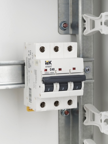 ARMAT Автоматический выключатель M06N 3P C 40А | код AR-M06N-3-C040 | IEK фото 10 ARMAT Автоматический выключатель M06N 3P C 40А | код AR-M06N-3-C040 | IEK фото 10