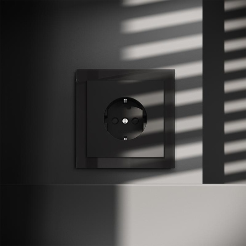 Розетка 1-м СП S70 16А с заземл. защ. шторки механизм черн. матов. Voltum VLS040208