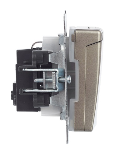 BRITE Розетка 1-местная с заземлением с защитными шторками и крышкой 16А IP44 РСбш10-3-44-БрШ шампань | код BR-R16-16-44-K37 | IEK фото 10