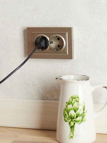 BRITE Розетка 2-местная с заземлением без защитных шторок 16А в сборе РС12-3-БрШ шампань | код BR-R21-16-K37-F | IEK фото 8