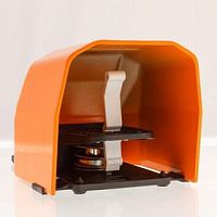 Педаль с защитной крышкой 2 скорости 2x(1НО+1НЗ)+(1НО+1НЗ) оранж. EMAS PDKS11VX20T