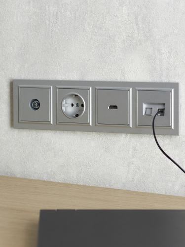 BRITE Рамка 4-местная РУ-4-БрА алюминий | код BR-M42-K47 | IEK фото 6