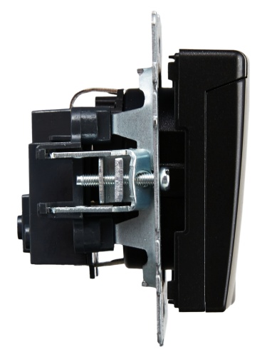 BRITE Розетка 1-местная с заземлением с защитными шторками и крышкой 16А IP20 РСбш10-3-БрЧ черный | код BR-R16-16-K02 | IEK фото 8