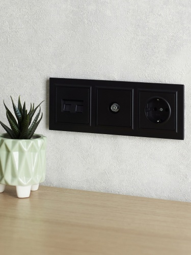 BRITE Рамка 3-местная РУ-3-БрЧ черный | код BR-M32-K02 | IEK фото 3