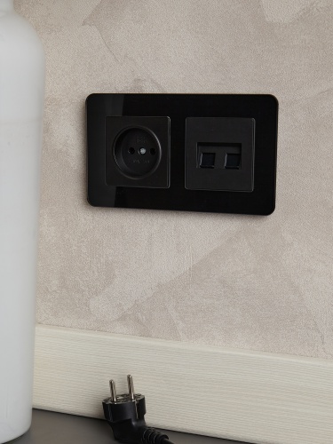 BRITE Розетка 1-местная без заземления без защитных шторок 10А РС10-1-0-БрЧ черный | код BR-R10-10-K02 | IEK фото 4