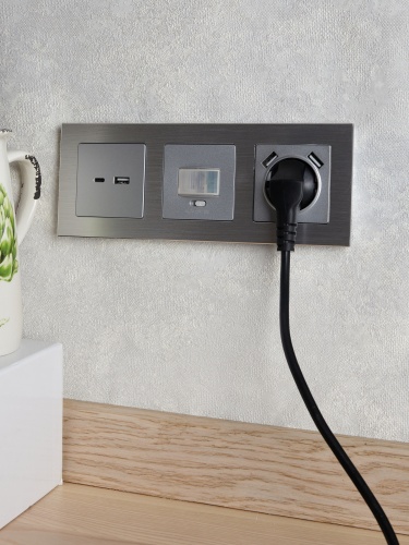 Рамка 3-м BRITE РУ-3-1-БрА металл алюм. | код. BR-M32-M-K47 | IEK фото 5