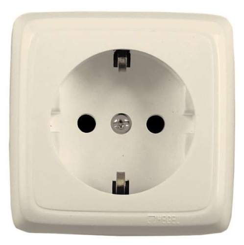 Розетка наружная с заземлением с изоляционной пластиной слоновая кость | код РА16-113-01 | HEGEL