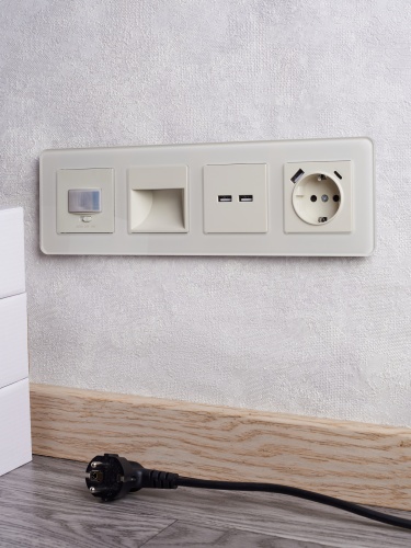 Розетка BRITE РЮш11-1-БрКр 16А с USB A+C 18Вт с заземл. защ. шторки беж. | код. BR-R14-16-U22-018-K10 | IEK фото 6 Розетка BRITE РЮш11-1-БрКр 16А с USB A+C 18Вт с заземл. защ. шторки беж. | код. BR-R14-16-U22-018-K10 | IEK фото 6