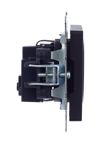 BRITE Розетка 1-местная с заземлением без защитных шторок 16А РС11-1-0-БрЧ черный | код BR-R11-16-K02 | IEK фото 3