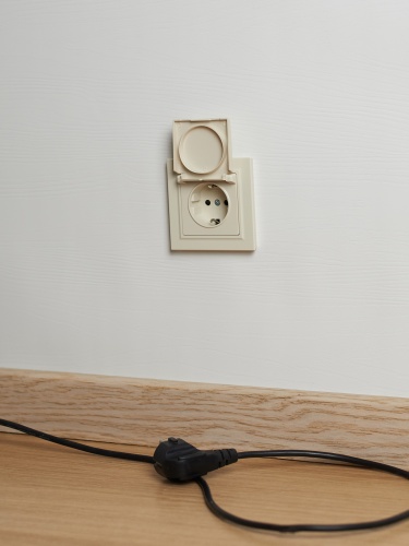 BRITE Розетка 1-местная с заземлением с защитными шторками и крышкой 16А IP44 РСбш10-3-44-БрКр бежевый | код BR-R16-16-44-K10 | IEK фото 8