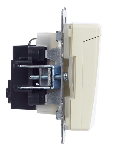 BRITE Розетка 1-местная с заземлением с защитными шторками и крышкой 16А IP44 РСбш10-3-44-БрКр бежевый | код BR-R16-16-44-K10 | IEK фото 5