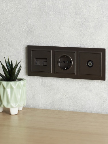 BRITE Рамка 3-местная РУ-3-БрТБ темная бронза | код BR-M32-K45 | IEK фото 4