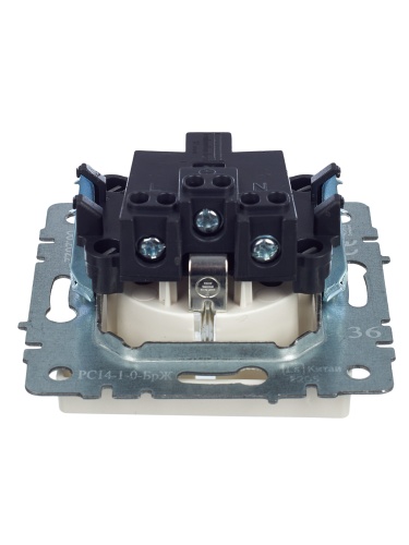 BRITE Розетка 1-местная с заземлением с защитными шторками 16А РС14-1-0-БрЖ жемчуг | код BR-R14-16-K36 | IEK фото 2