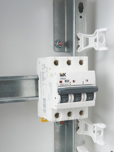 ARMAT Автоматический выключатель M10N 3P B 32А | код AR-M10N-3-B032 | IEK фото 3 ARMAT Автоматический выключатель M10N 3P B 32А | код AR-M10N-3-B032 | IEK фото 3