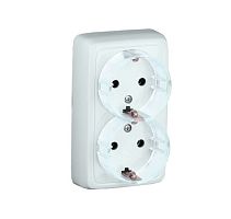 Розетка двойная наружная с заземлением с изоляционной пластиной белая (стакан) | код РА16-183 | HEGEL