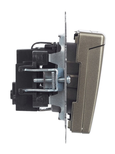 BRITE Розетка 1-местная с заземлением с защитными шторками и крышкой 16А IP20 РСбш10-3-БрШ шампань | код BR-R16-16-K37 | IEK фото 9