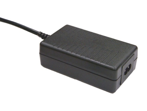 Адаптер AC-DC, настольный, 12Вт, вход 90...264B AC 47...63 Гц, 135...370B DC, выход 7.5B/1.6A, изоляция 3000B AC, 100x58.5x32.8мм, 0...+50С, сетевой разъём IEC320-C8, выходной разъем 11мм, диам. 5.5х2.1мм | код GS15B-11P1J | MeanWell