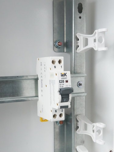 ARMAT Автоматический выключатель дифференциального тока B06S 1P+NP C20 30мА тип AC (18мм) | код AR-B06S-1N-C20C030 | IEK  фото 3