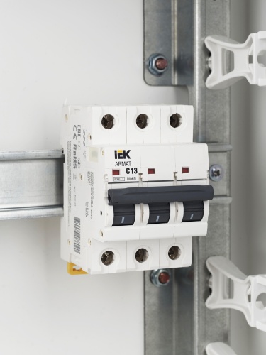 ARMAT Автоматический выключатель M06N 3P C 13А | код AR-M06N-3-C013 | IEK  фото 2