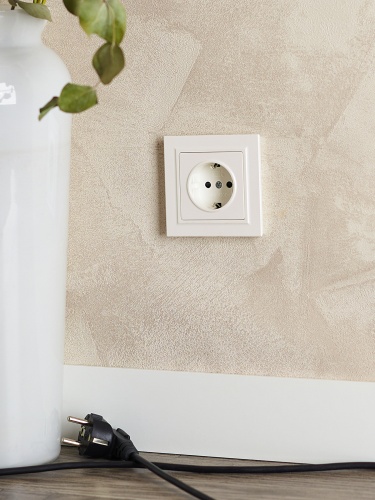 BRITE Розетка 1-местная с заземлением с защитными шторками 16А РС14-1-0-БрЖ жемчуг | код BR-R14-16-K36 | IEK фото 4