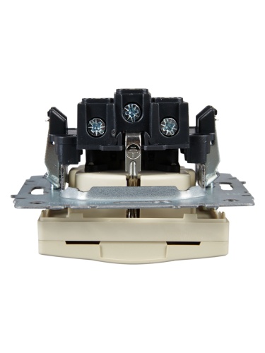 BRITE Розетка 1-местная с заземлением с защитными шторками и крышкой 16А IP20 РСбш10-3-БрКр бежевый | код BR-R16-16-K10 | IEK фото 3