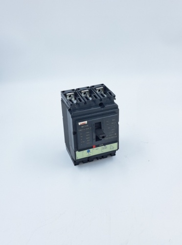 Выключатель в литом корпусе YCM3 T/A 250H 3P 180A 85кА | код B050905 | CNC