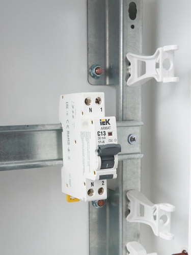 ARMAT Автоматический выключатель дифференциального тока B06S 1P+NP C13 30мА тип A (18мм) | код AR-B06S-1N-C13A030 | IEK  фото 6