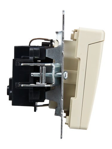 BRITE Розетка 1-местная с заземлением с защитными шторками и крышкой 16А IP20 РСбш10-3-БрКр бежевый | код BR-R16-16-K10 | IEK фото 2