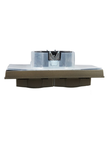 BRITE Розетка 2-местная с заземлением с защитными шторками и крышкой 16А в сборе IP44 РСбш12-3-44-БрШ шампань | код BR-R26-16-44-K37-F | IEK фото 3