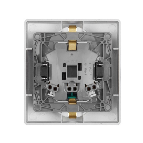 Розетка 2-местная с заземлением с защитными шторками 16А безвинтовое крепление в сборе алюминий INSPIRIA | код 673757 | IEK фото 3