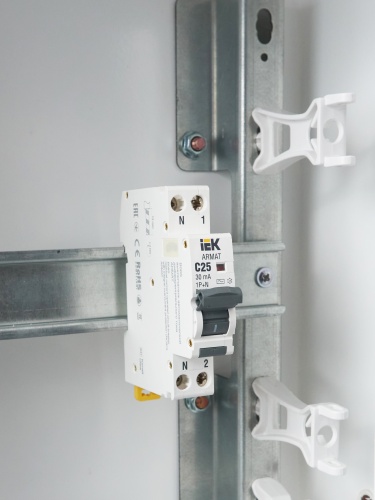 ARMAT Автоматический выключатель дифференциального тока B06S 1P+NP C25 30мА тип AC (18мм) | код AR-B06S-1N-C25C030 | IEK  фото 4