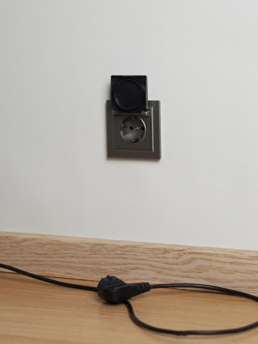 BRITE Розетка 1-местная с заземлением с защитными шторками и крышкой 16А IP20 РСбш10-3-БрС сталь | код BR-R16-16-K46 | IEK фото 5