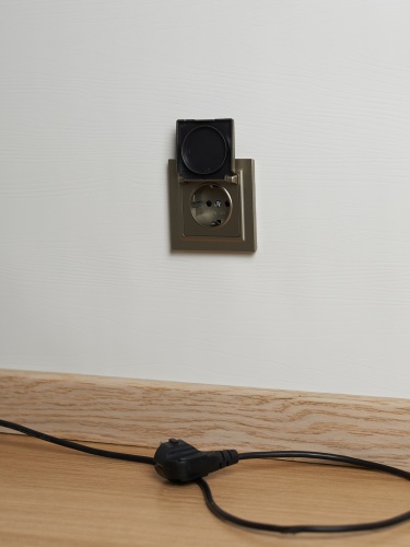 BRITE Розетка 1-местная с заземлением с защитными шторками и крышкой 16А IP20 РСбш10-3-БрШ шампань | код BR-R16-16-K37 | IEK фото 10