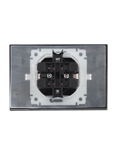 BRITE Розетка 2-местная с заземлением с защитными шторками и крышкой 16А в сборе IP44 РСбш12-3-44-БрЧ черный | код BR-R26-16-44-K02-F | IEK фото 10